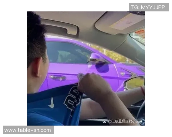 梅西印度之行迸发骚乱…椅子水瓶横飞，球迷花1.2万连脸也看不到